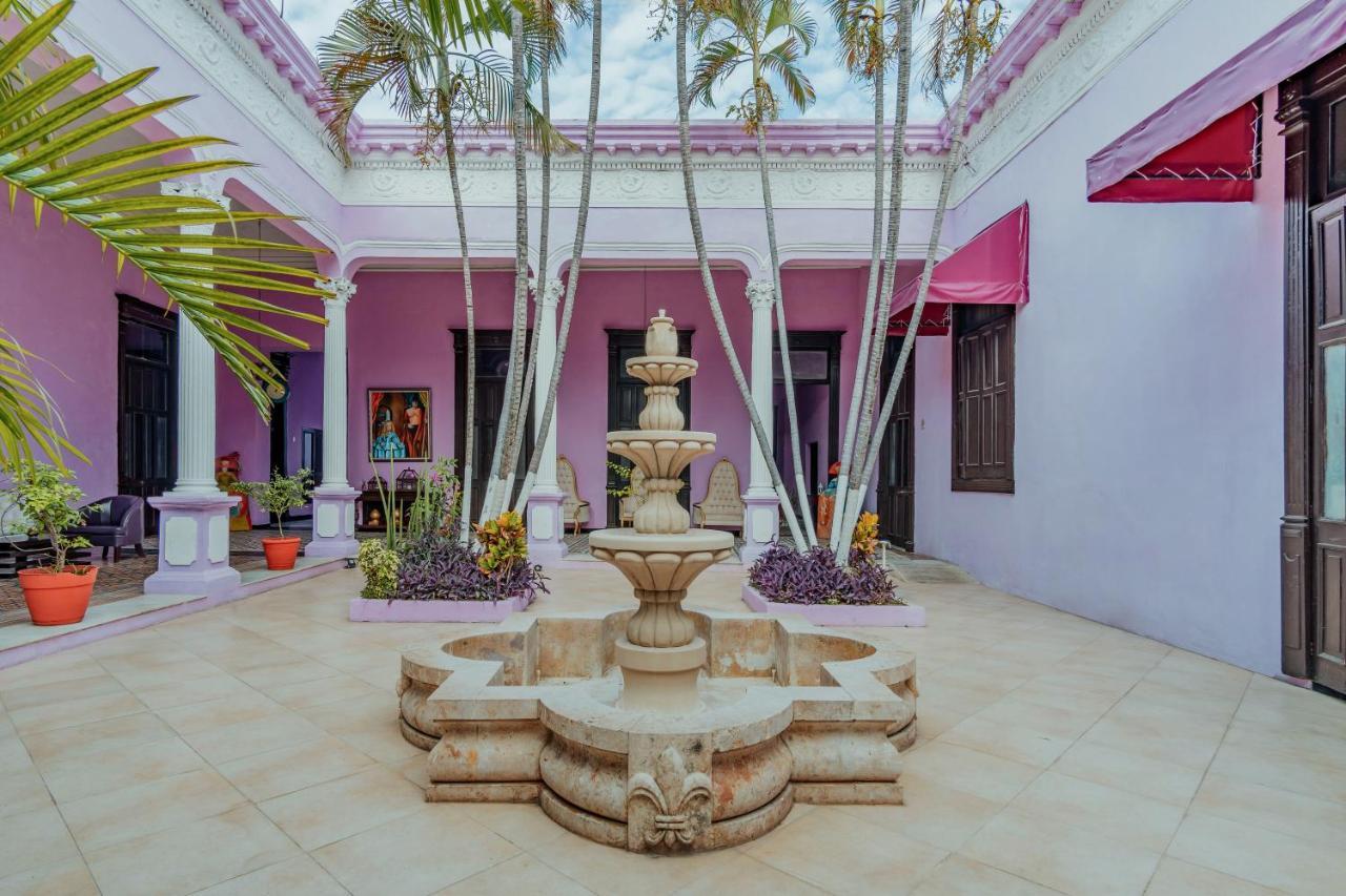 Hotel Lavanda Cas Merida Exterior photo Fountain in the courtyard of the house