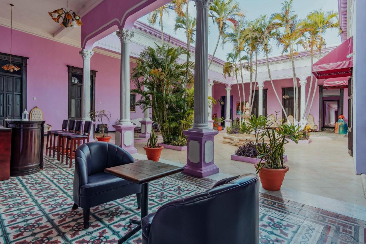 Hotel Lavanda Cas Merida Exterior photo The courtyard of the hotel