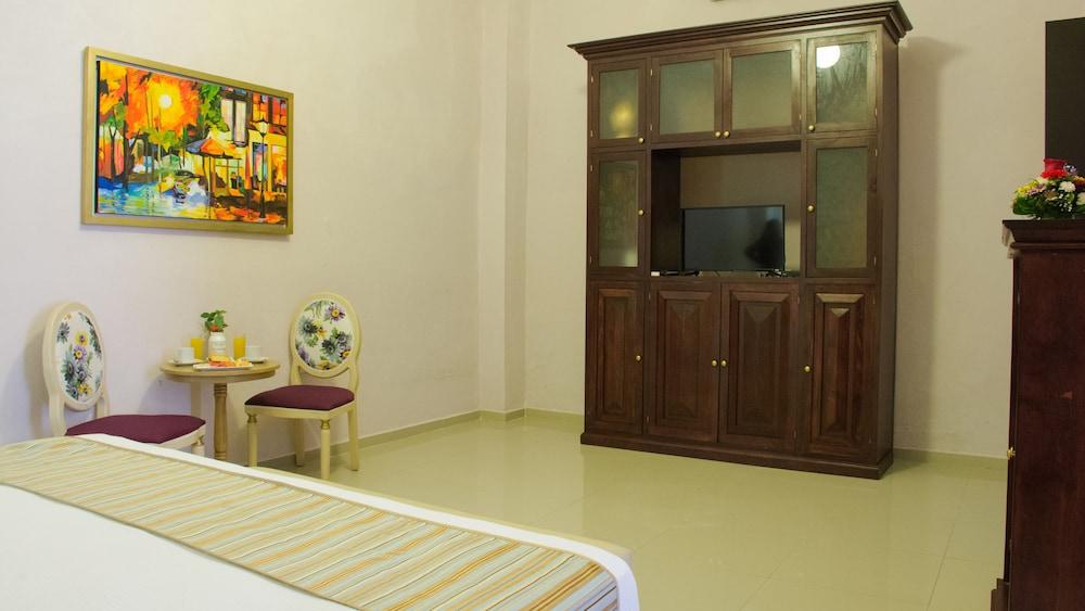 Hotel Lavanda Cas Merida Exterior photo A room at the hotel