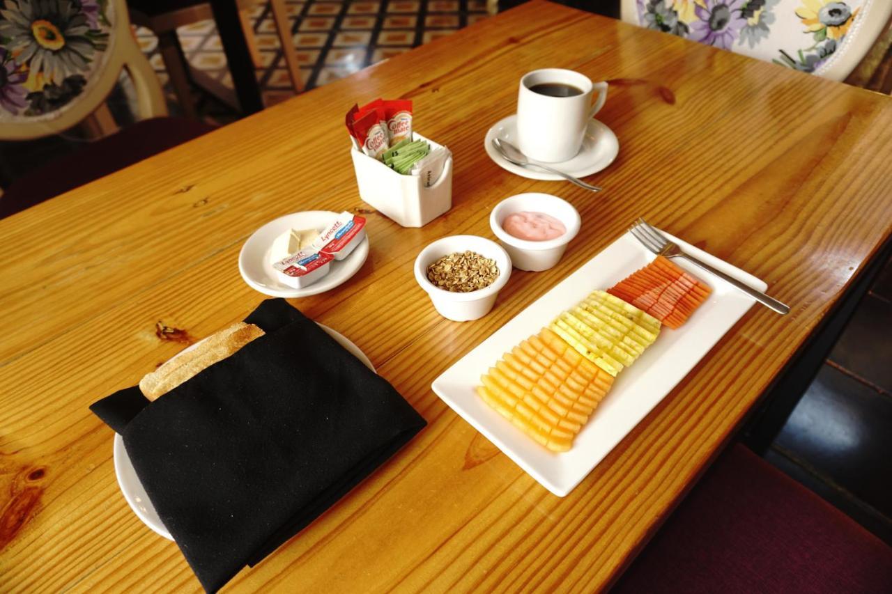 Hotel Lavanda Cas Merida Exterior photo A typical breakfast at a hotel